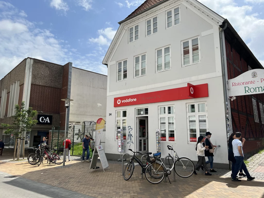 Bei uns im Sky Fachhandel für beste Unterhaltung, Angelburger Str. 24, 24937 Flensburg bekommst Du Dein Lieblings-Programm über's Internet, oder Kabel- oder Satellitenanschluss
